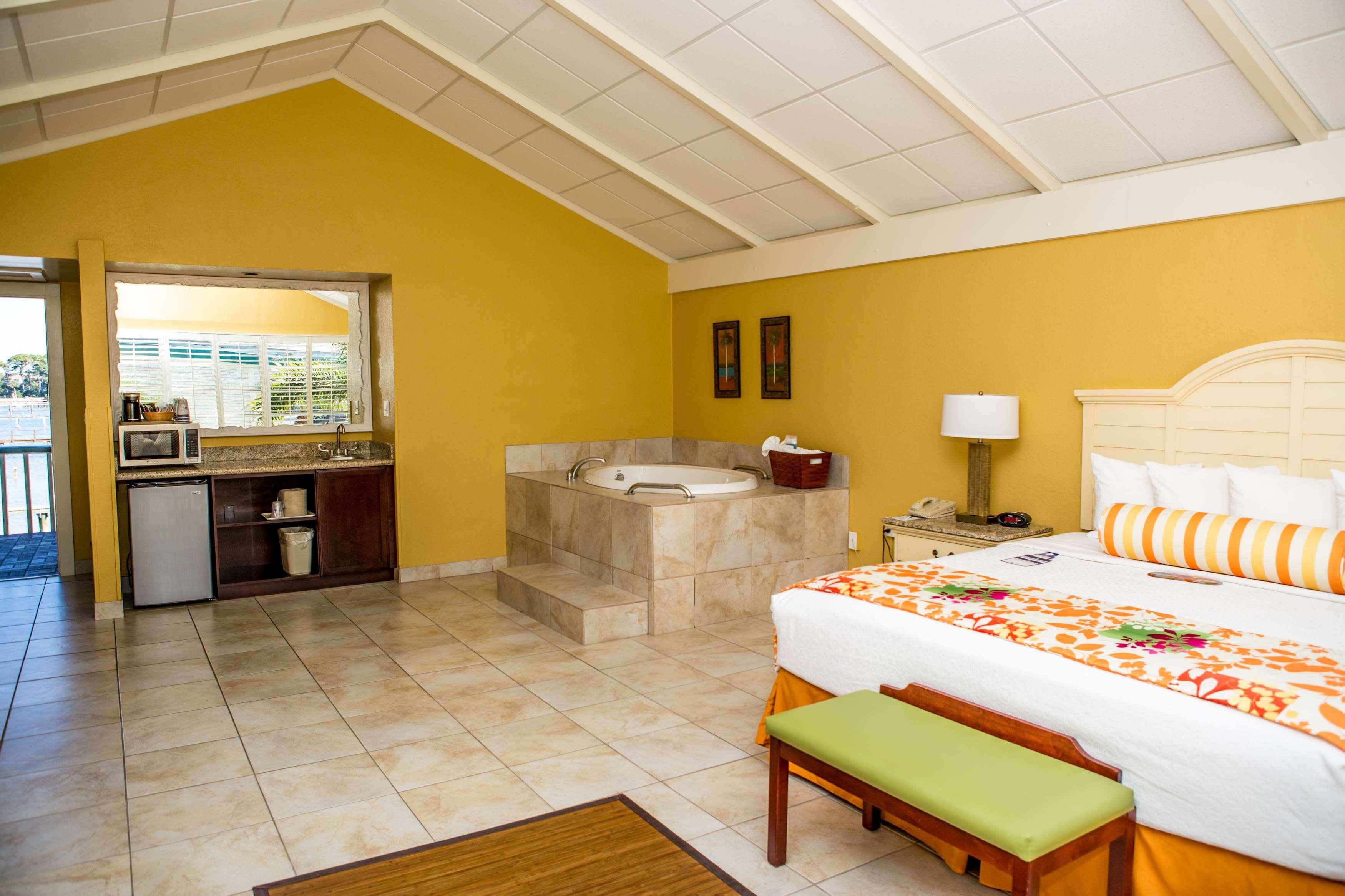 Best Western Plus Yacht Harbor Inn Dunedin Extérieur photo